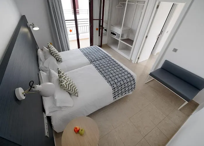 Broncemar מלון 4*